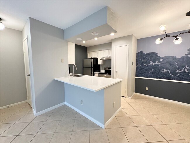 Building Photo - 2120 El Paseo St