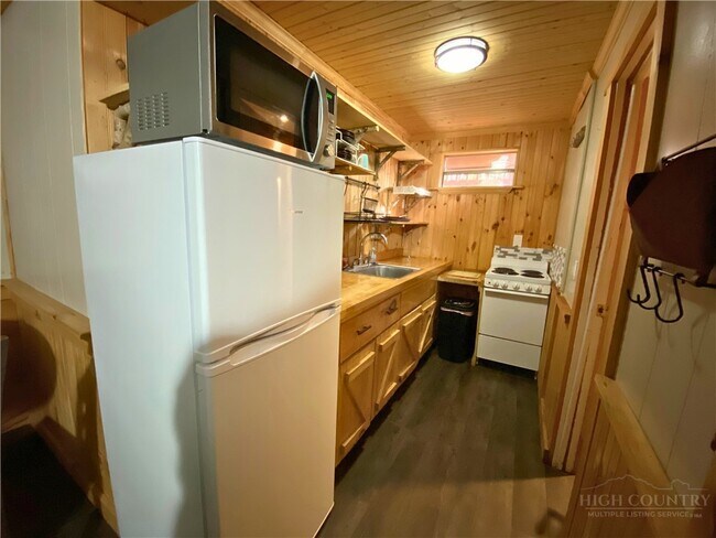 Foto del edificio - 143 Ridge Crest Dr