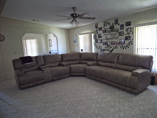 Building Photo - 904 Redbud Rd