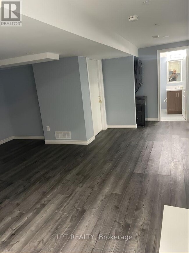 Building Photo - 17 Hollowgrove Blvd