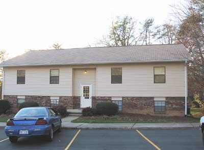 Hampton 1 - 1208 Manning St