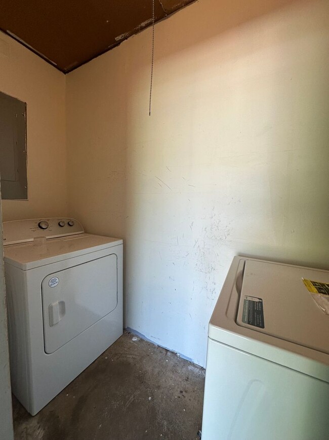 Foto del edificio - Updated 3 Bedroom House on the Eastside