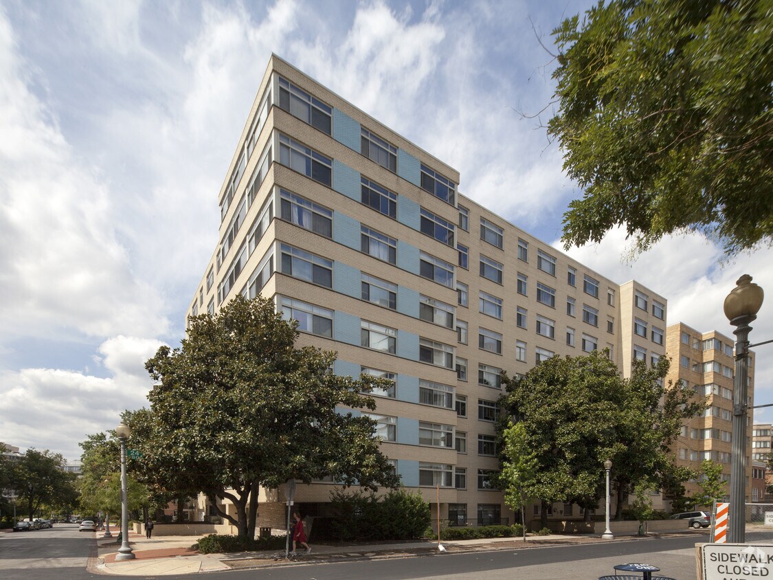 Bon Wit Plaza Apartments in Washington, DC
