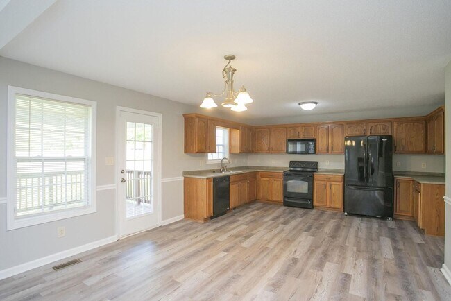 Building Photo - Beautiful Home in Clarksville!