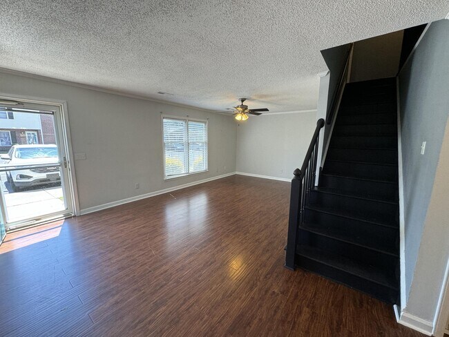Building Photo - 2700 Thackery Rd