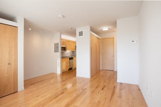 Building Photo - Amber on 11