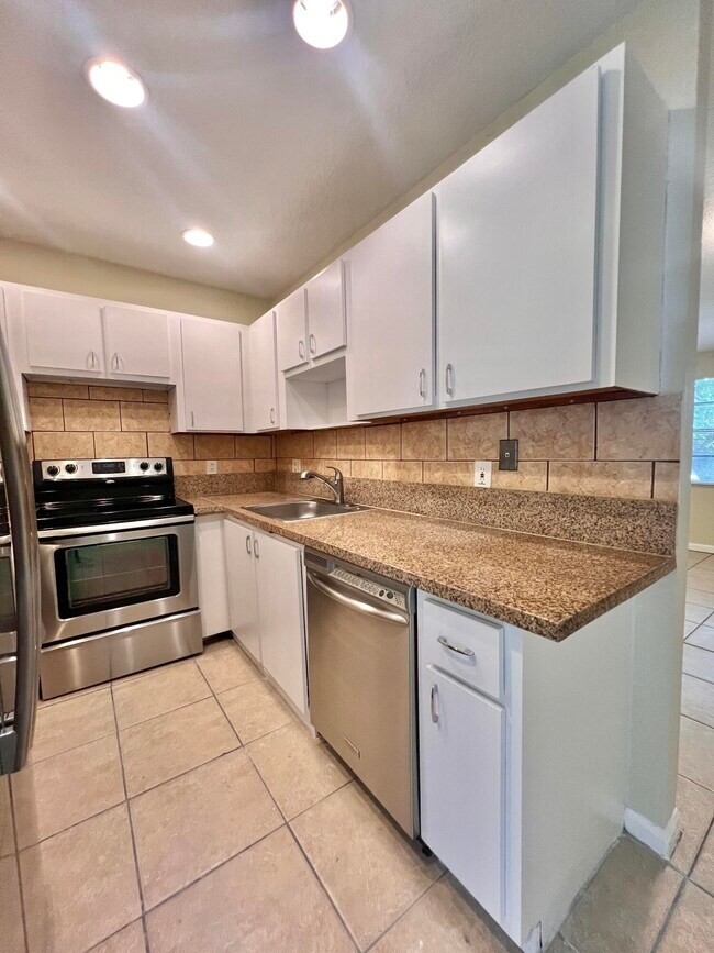 Foto del edificio - 423 Glenwood Dr