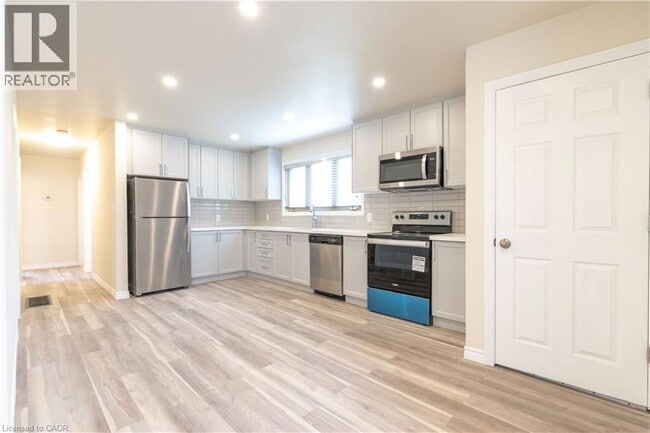 Building Photo - 73 Ofield Rd