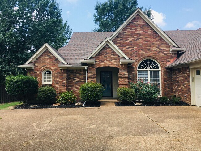 Building Photo - Suburban Retreat in the recently deannexed Cordova area. Lawn maintenance included! Split bedroom...