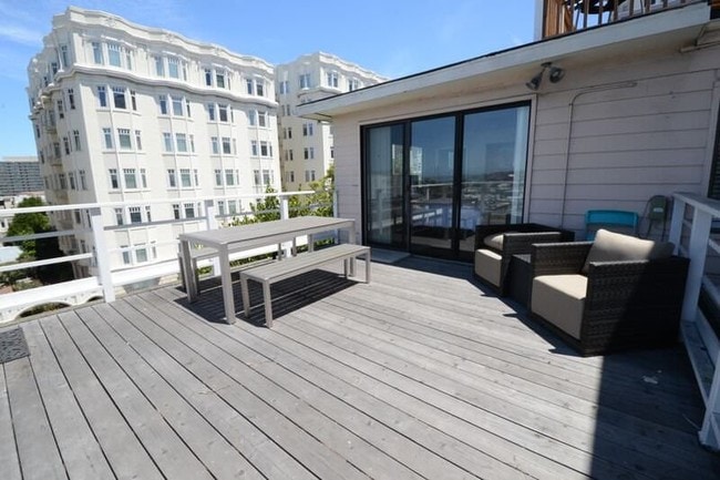 Building Photo - 60 Grenard Ter