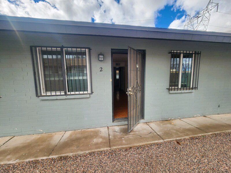 Foto principal - 305 N 93rd St