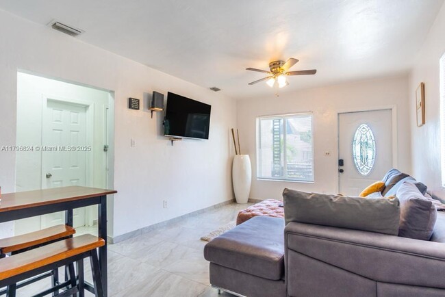 Foto del edificio - 277 NW 48th St