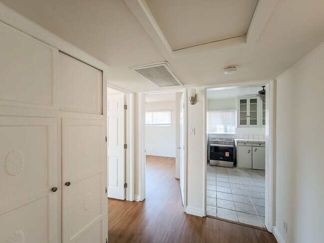 Foto del edificio - Charming 2-Bedroom Retreat in La Crescenta – Available Now!