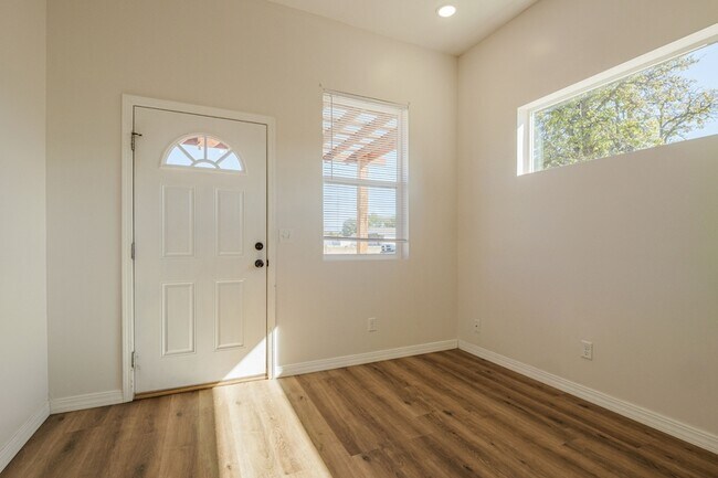 Foto del edificio - 303 Mountain View St