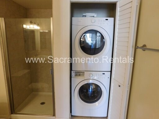 Foto del edificio - Spacious Updated 2bd/2ba Downtown Condo - ...