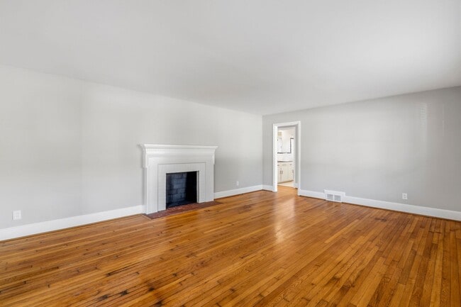 Building Photo - NW - Large Brick Ranch, Updated, Hardwoods, LR, DR, Den, Two Decorative Fire Places, Fenced, Stor...