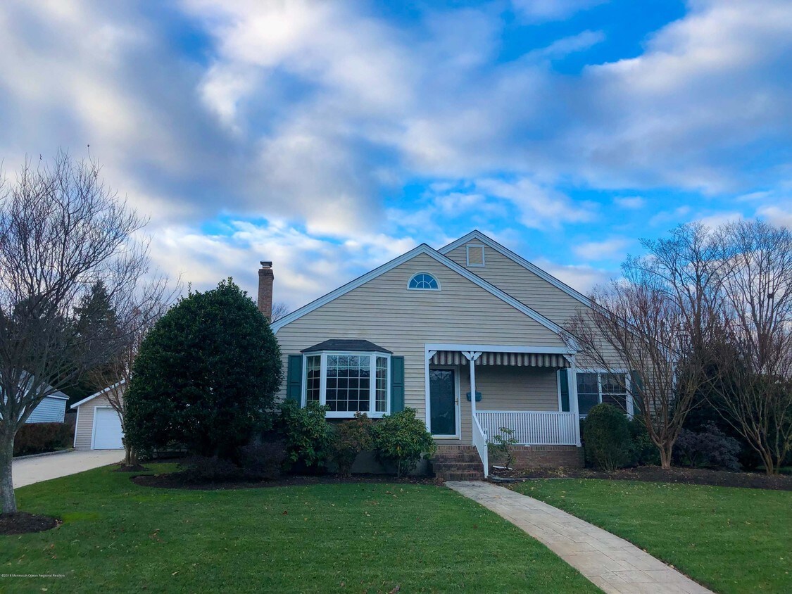 Primary Photo - 613 Cedarcrest Dr