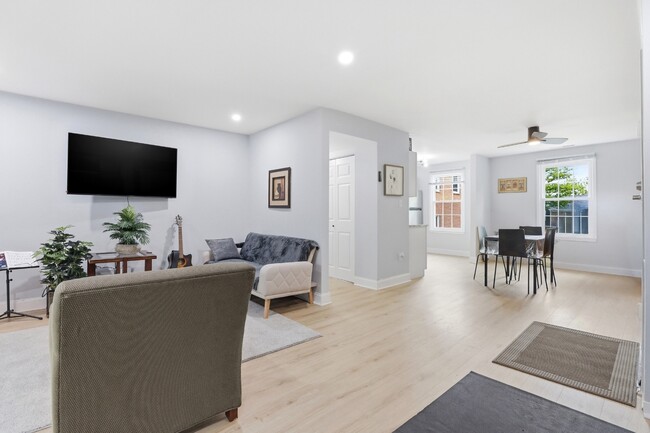 Foto del edificio - 742 Quince Orchard Blvd