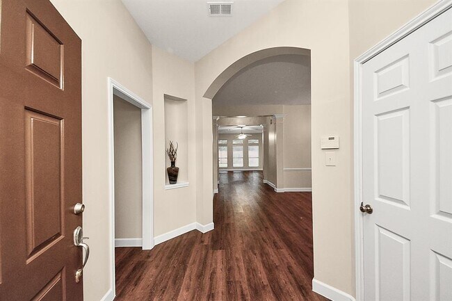 Foto del edificio - 4807 Taylor Lake Ct