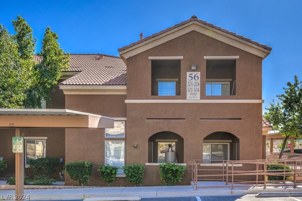 Foto principal - 3920 Legend Hills St