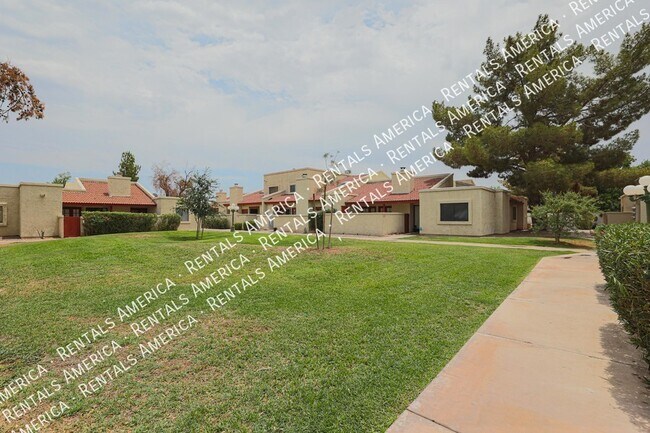 Building Photo - Cute 2 Bed 2 Bath Townhome in Tempe! This ...