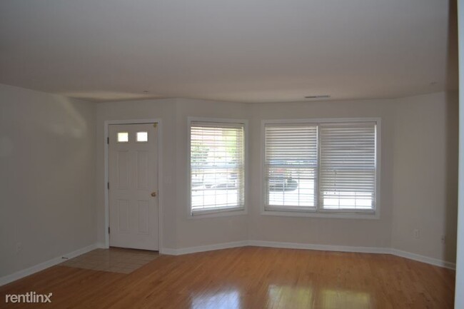 Foto del edificio - 2 br, 1 bath Condo - 793 Federal Rd 2 Unit 2