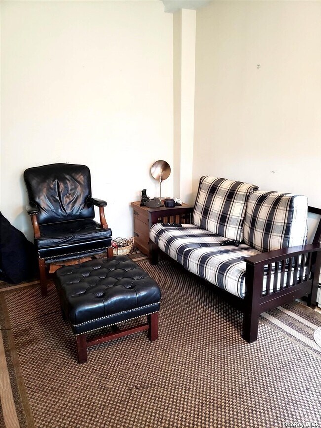 Foto del edificio - 561 Laurelton Blvd