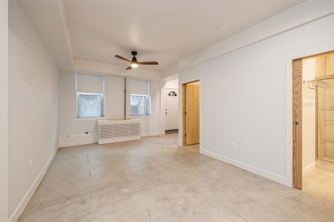 Building Photo - 724 W 18th St