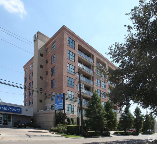 Foto del edificio - One Montrose Place Condominium