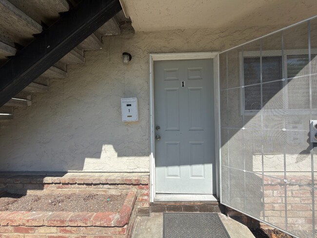 Foto del edificio - 1568 Hollenbeck Ave