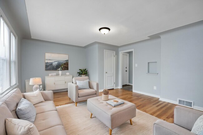 Foto del edificio - 22911 Hayes Ave