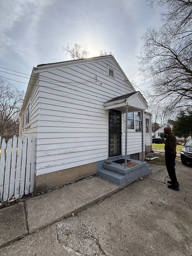 Foto del edificio - 2211 W Butler St