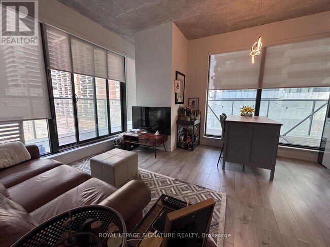 Photo du bâtiment - 161 Roehampton Ave