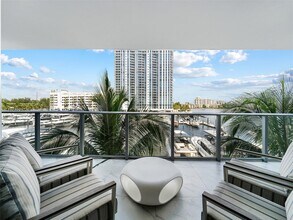 Building Photo - 17111 Biscayne Blvd