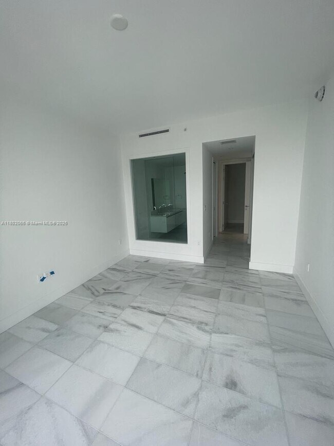 Foto del edificio - 700 NE 26th Ter