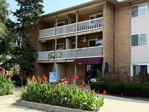 Building Photo - 930 Beau Dr