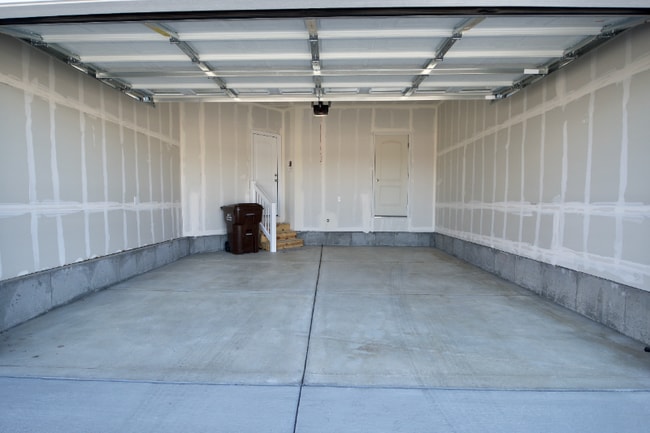 Building Photo - 16082 S Truss Dr
