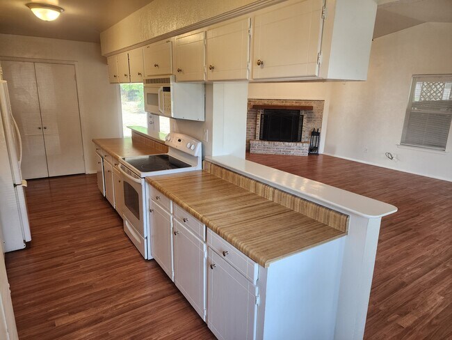 Foto del edificio - 307 Lone Star Ln