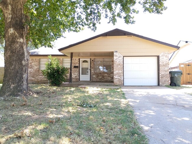 Photo - 306 W Michael Dr House