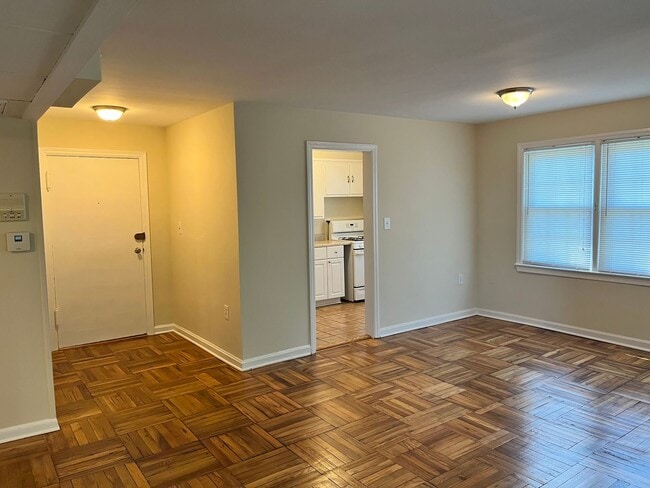 Foto del edificio - 6510 Potomac Ave