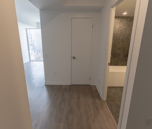 Building Photo - 82-882 Dalhousie St