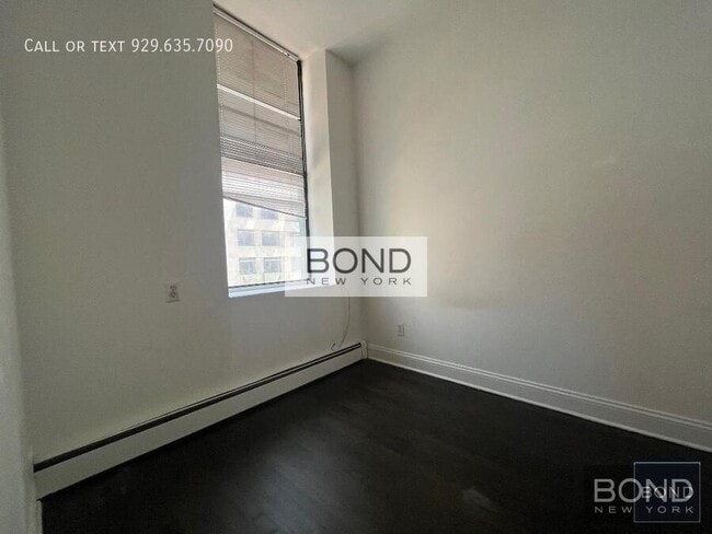 Building Photo - 957 Second Ave -3