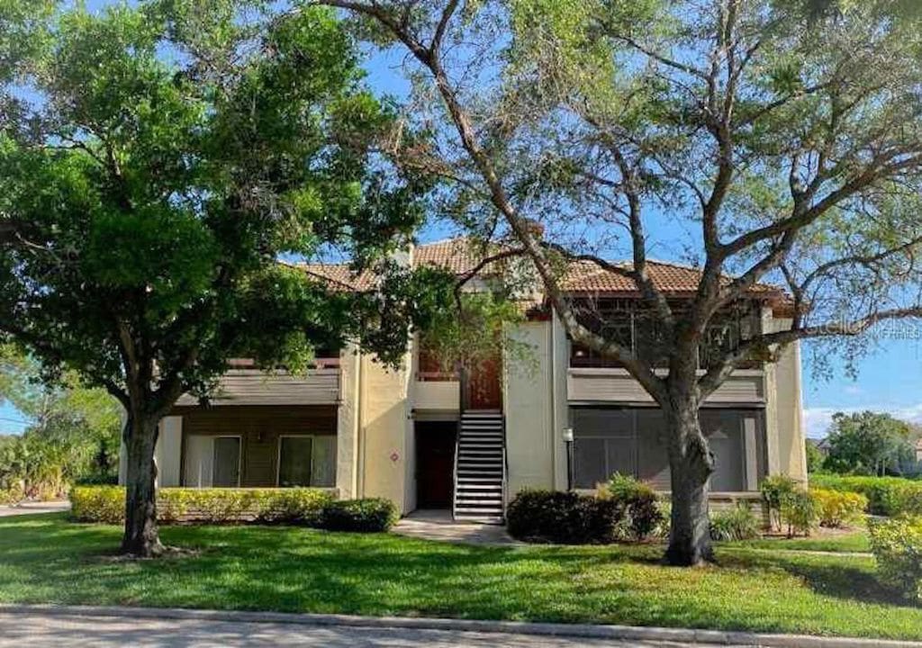 front - 10265 Gandy Blvd N