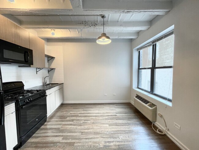 Building Photo - 5718 N Winthrop Ave