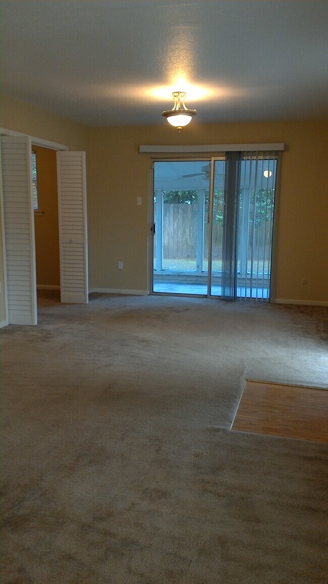 Living - 5477 Boone Ave