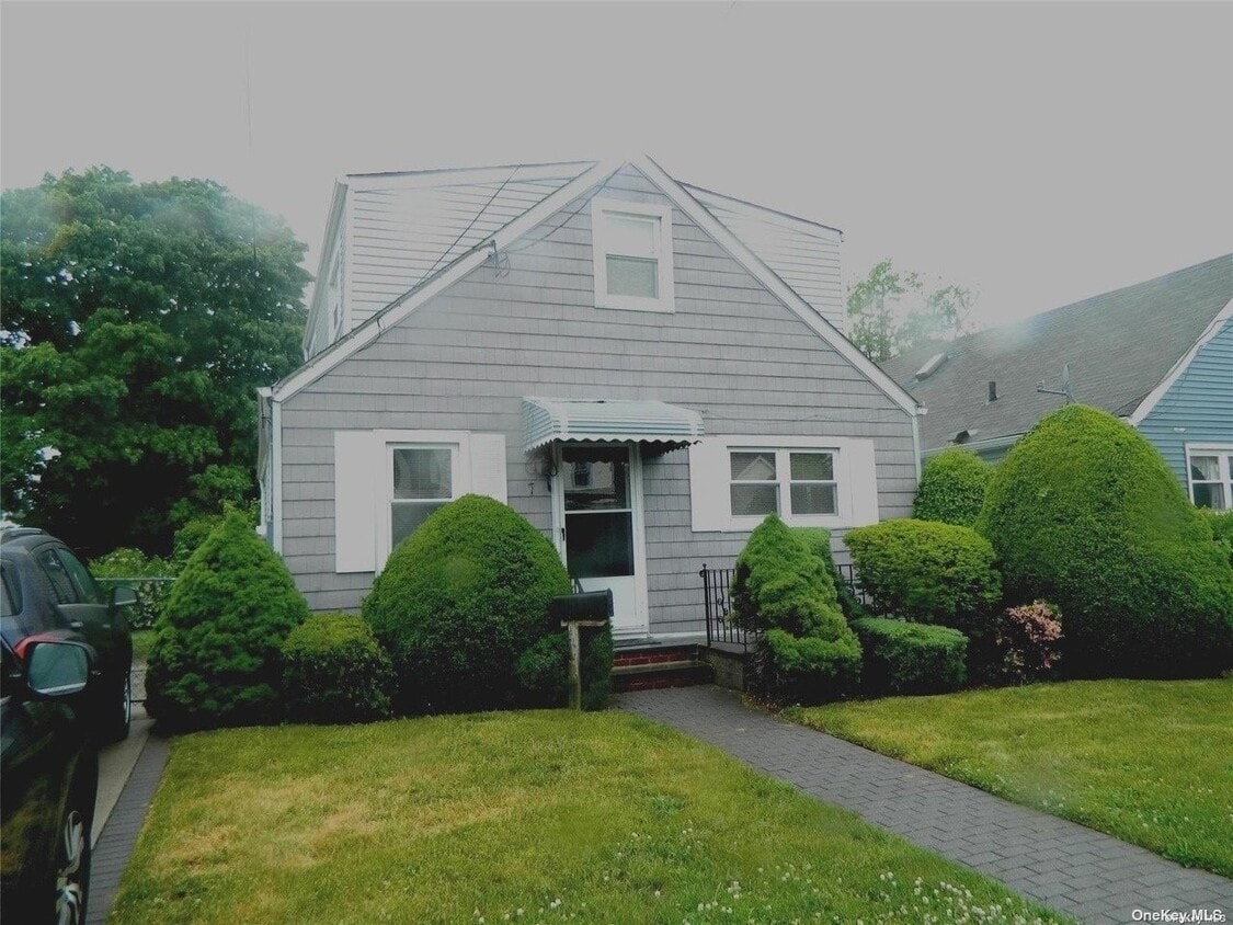 7 Bernard St, Lawrence, NY 11559 House for Rent in Lawrence, NY