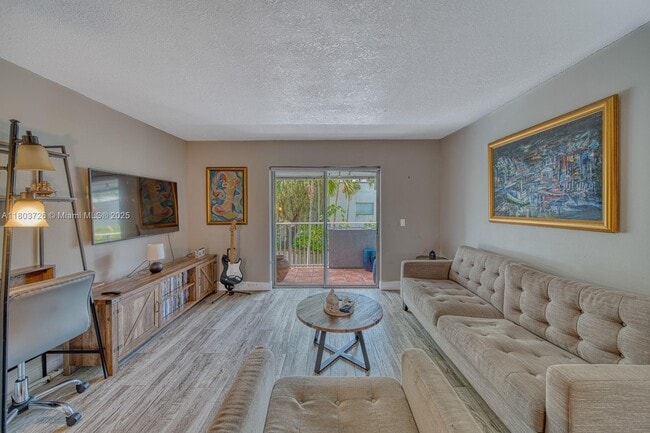 Foto del edificio - 4600 SW 67th Ave
