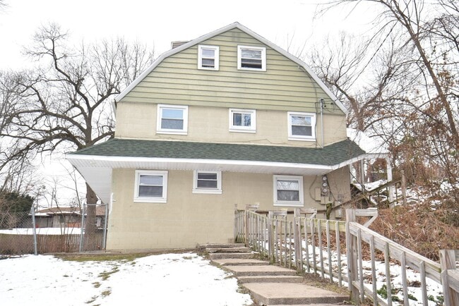 Building Photo - 1311 Montgomery Rd