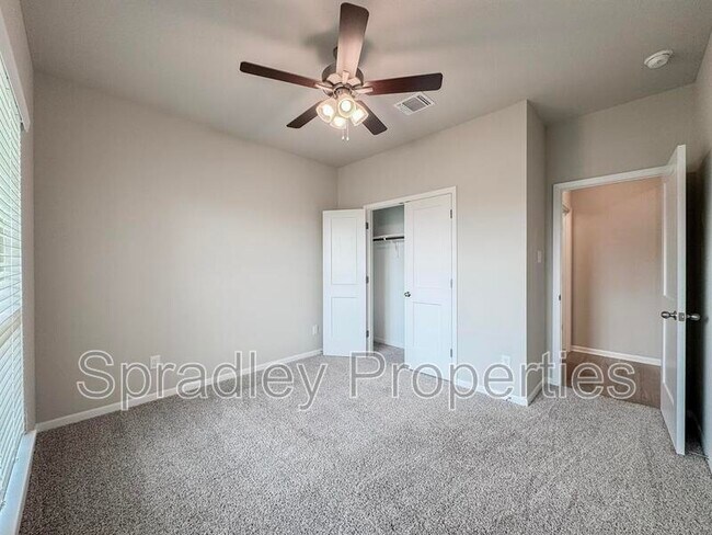 Building Photo - 2716 Fox River Dr