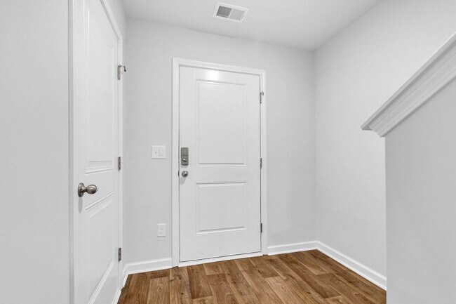 Building Photo - Wonderful North Charleston Townhome